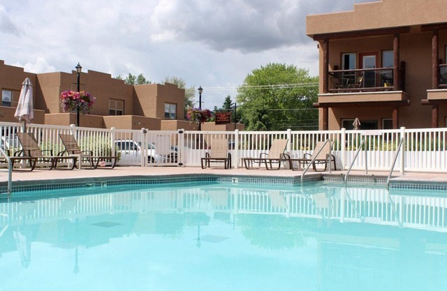 LUXURY 3 Bd LAKEFRONT TOWNHOME-Views, Private Beach & Dock in Sunny Oyosoos!n