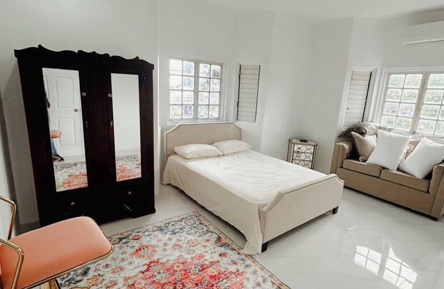 Luxury 3 bed 2 bath in the heart of New Kingston. Very central & safe Gated.