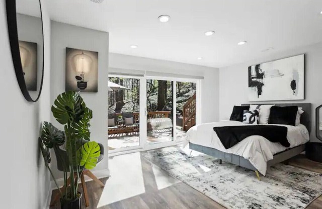 Luxury 3 bed buckhead home with freestanding tub