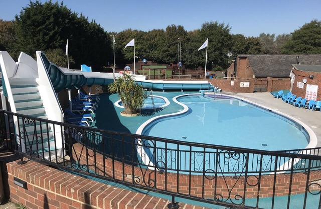 Luxury 3 Bedroom Caravan MC37, Shanklin, Isle of Wight, Dog Friendly