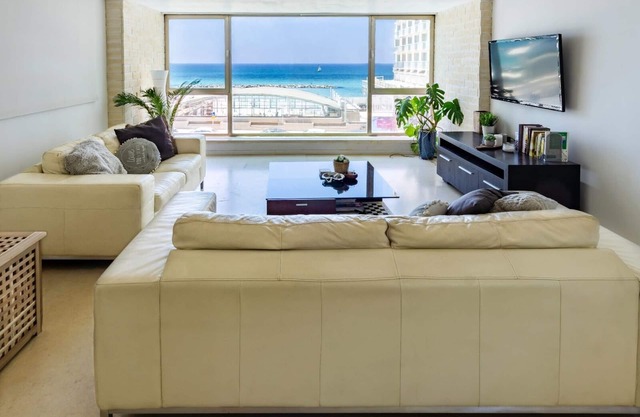 LUXURY 3 ROOMS APARTMENT- FULL SEA VIEW TO GORDON BEACH