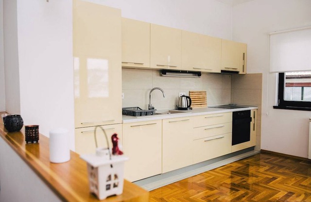 LUXURY 3 story House- BEST VIEW- FREE PARKING
