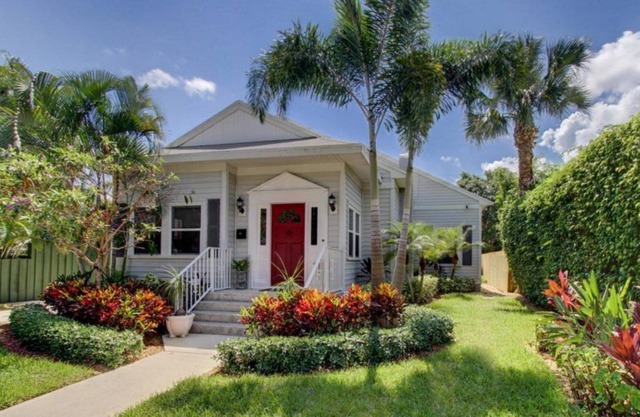 Luxury 4 Bedroom Villa with Communal Pool, West Palm Beach Villa 1218
