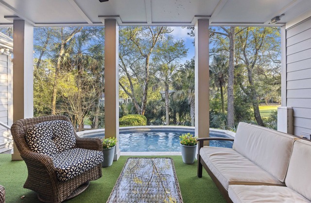 Luxury 4 Bed with NEW POOL! Hot Tub! Right beside Allee of Oaks!