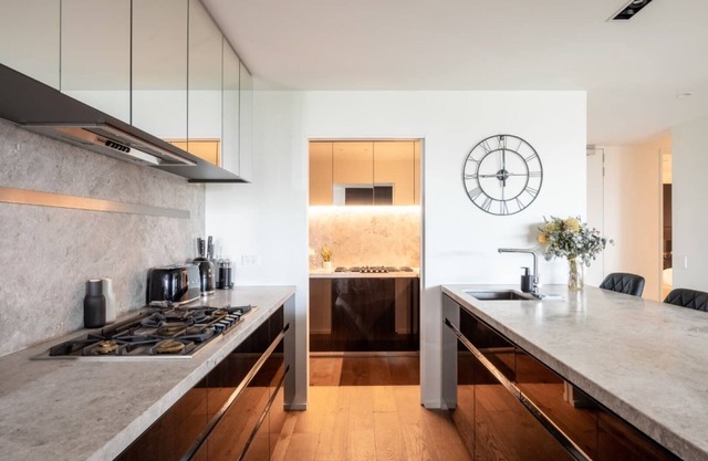 Luxury 4 Bedroom Apt - Parking, pool and views