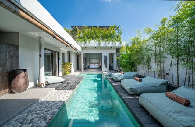Luxury 4-Bedroom Holiday Rental Near Berawa Beach, Bali Villa 2094