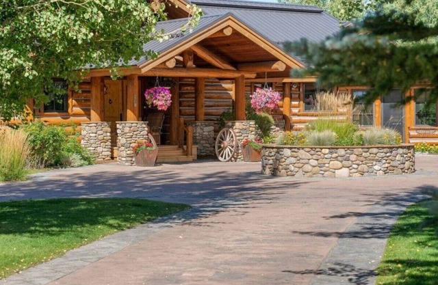 Luxury 4-bedroom house and 2 bedroom Guest House in awesome Jackson, WY.