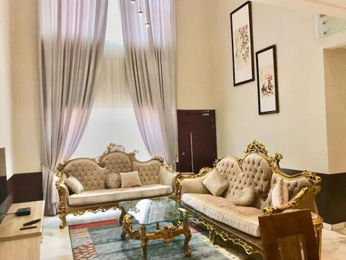 Luxury 4 bedrooms Townhouse