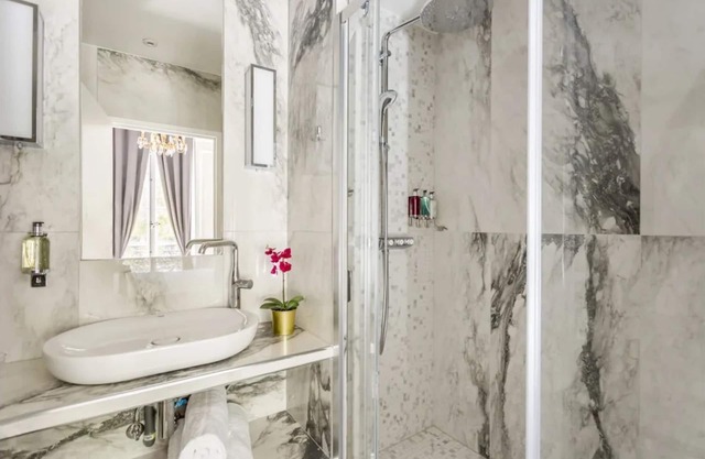 Luxury 4 br and 4 bath with a/c