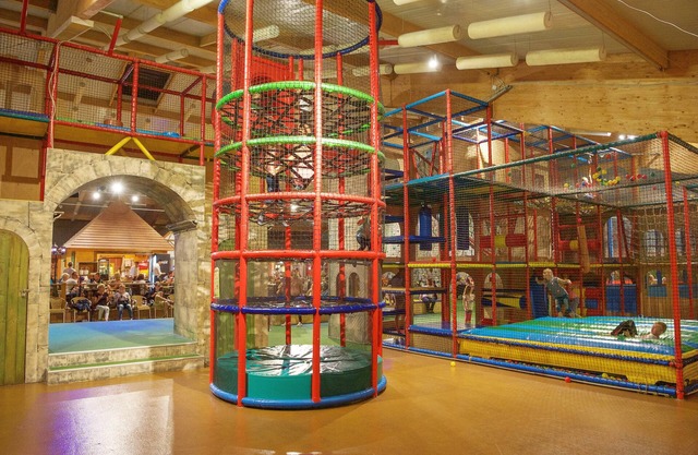 Luxury 4-person bungalow in the holiday park Landal Sonnenberg