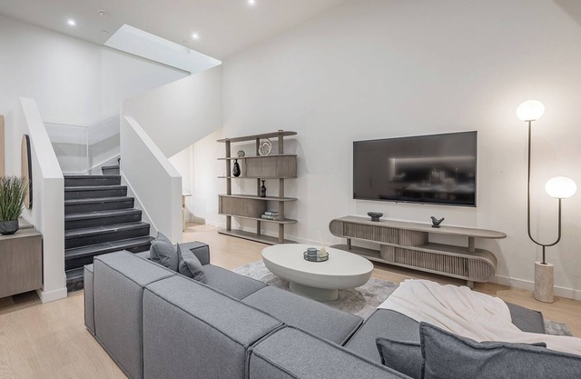Luxury 4BR/3BA Penthouse with Private Terrace