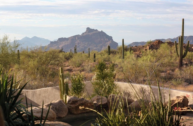 Luxury 5 Bdrm 5 Bath Retreat, Gorgeous Red Mountain Views, Private Pool/Spa
