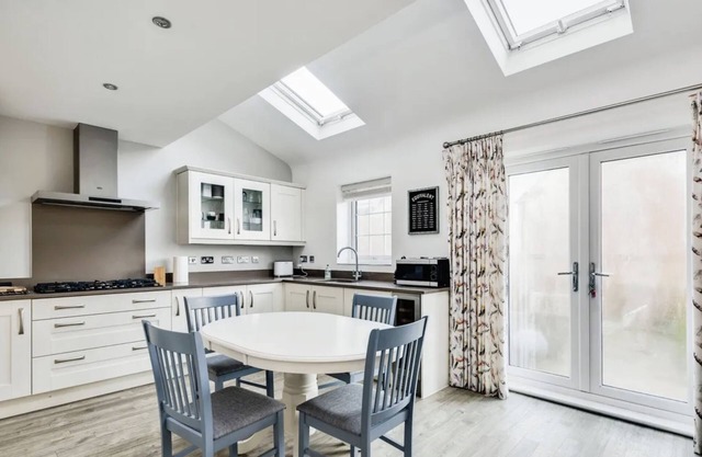 Luxury 5-Bedroom Retreat Garden