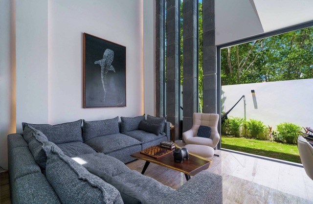 Luxury 5-Bedroom Villa in Cancun with AC, WiFi, Heated Pool and Movie Theater
