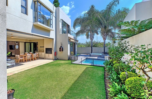 Luxury 5-BR home, all en-suite, Solar + fast Wifi