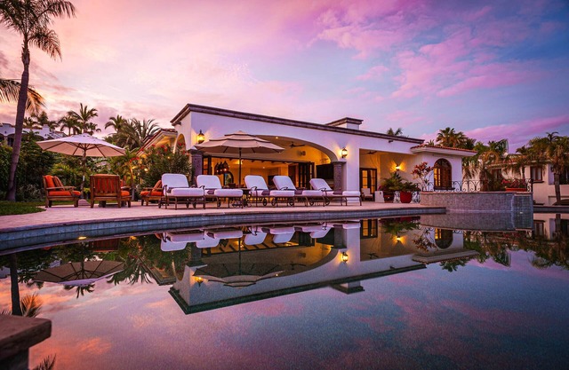 Luxury 5 BR Ocean View Casa de las Risas w/Pool & Free Wifi!