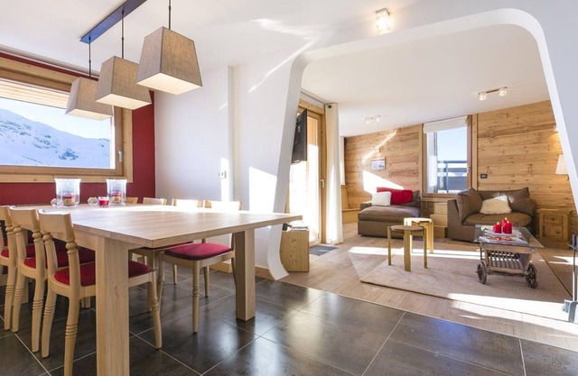 Luxury 5-room apartment for 10 pers. with pool and panoramic views