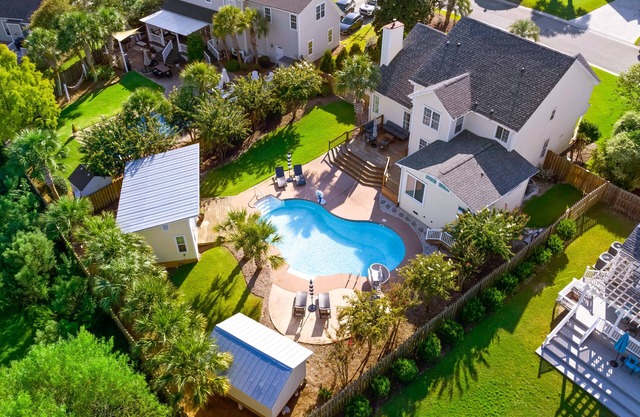 Luxury 5BR Sleeps 14 Pool Hot Tub 2mi to Beach