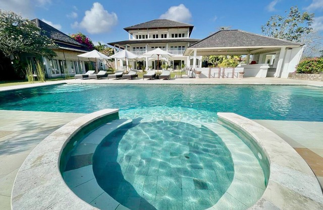 Luxury 7 bed, Oceanfront Mansion in Bingin Beach