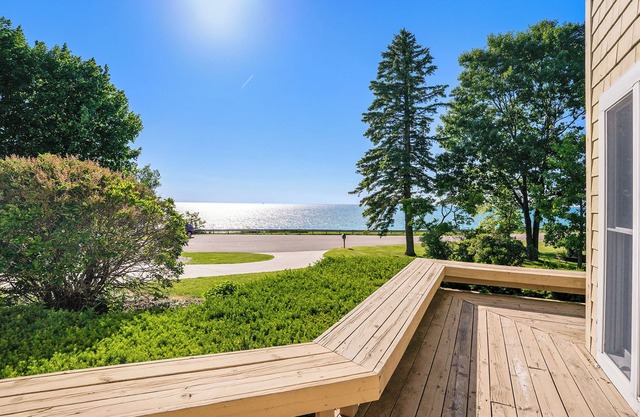 Luxury 7BR multifamily on Lake Michigan, Pool & Spa, New Kitchen and Mudroom!
