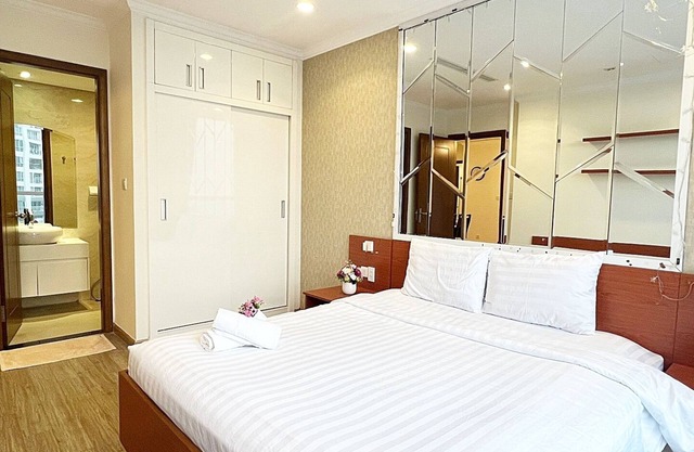 Luxury Apartment at Vinhomes Central #3