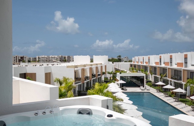 Luxury apartment,3 minutes away from the beach,bar and rest and free electricity