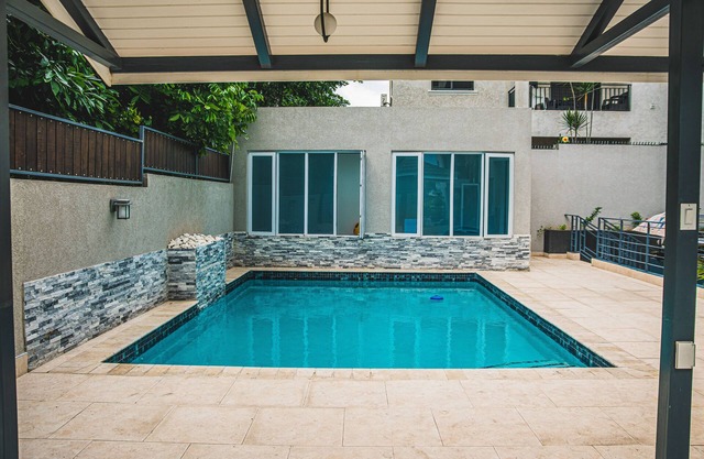 Luxury Apartment with Gym, Swimming Pool, Parking and Wifi