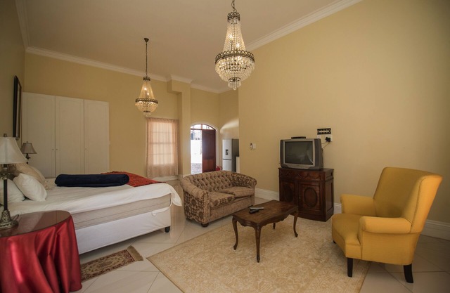 Luxury Apartments In Secured Boomed area - Waterkloof. 900m from Brooklyn Mall!