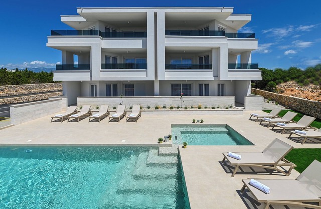 Luxury Apartments Lux for 12 with Pool n