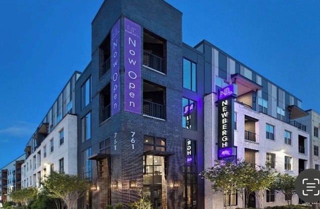 Luxury Apt with Balcony in Buckhead!