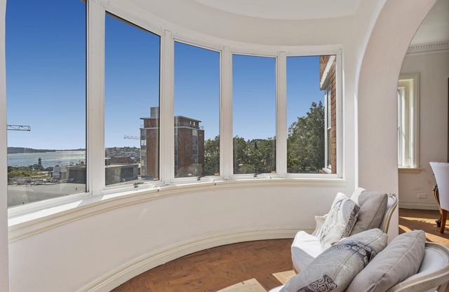 Luxury art deco apt with Sweeping Harbour views