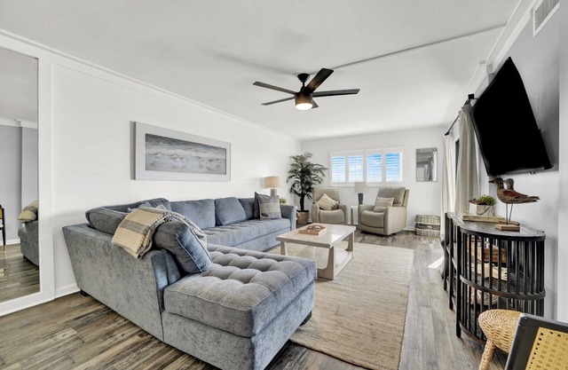 Luxury Beach Front Newly Renovated Spacious Condo 3 BR 2 BA Deluxe Shoreline