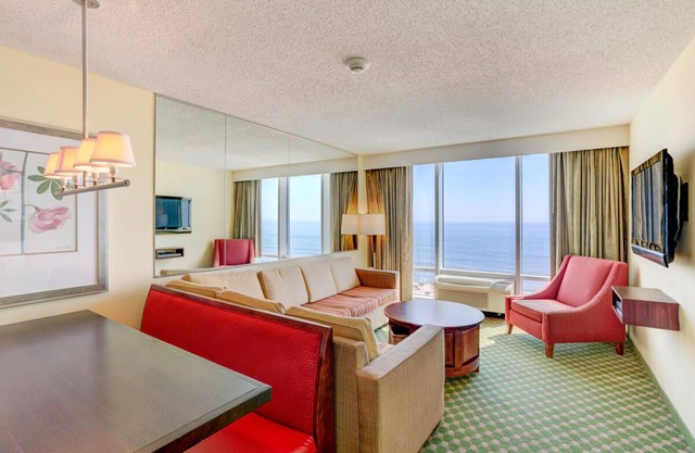 Luxury Beachfront Resort 1BR Suite w/Full Kitchen in VA Beach Sleeps 4+