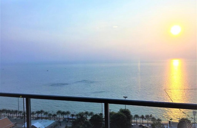 Luxury beachfront apartment Aeras