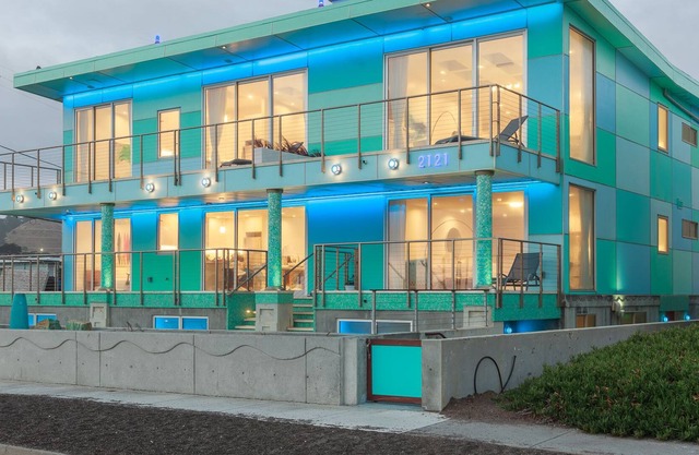 Luxury Beachfront Penthouse near SF (3)