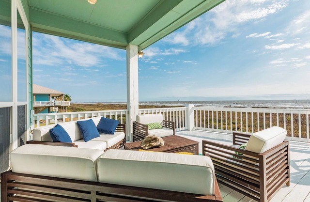 Luxury | Beachfront | Large Deck | Group Ready