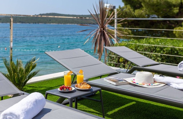 Luxury Beachfront Villa L'Amour - Pool, Šibenik