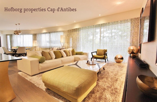 Luxury brand-new 4 bedroom apartment, sea view, terrace, pool, near the sea