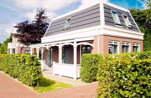 Luxury bungalow on the edge of the forest, the dunes and the beach