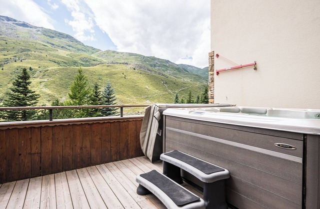 Luxury catered ski in ski out chalet
