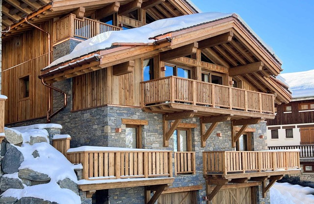 Luxury Chalet: Pool, Jacuzzi, Sauna, Hammam – Sleeps 14 – Close to Slopes
