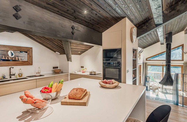 Luxury Chalet with 6 Suites, Pool, Jacuzzi, and Sauna - Tignes