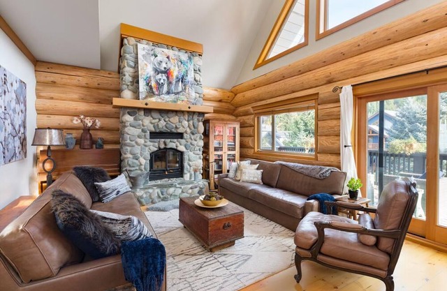 Luxury Chalet with Mountain Views Near Ski Lifts, Beside Bike Trails on Creek