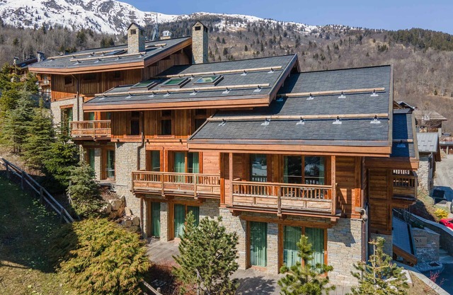 Luxury Chalet with Spa, 6 Bedrooms, Half-Board, Nearby Ski Lifts, Shuttle Service