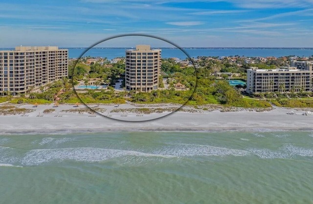 Luxury Coastal Escape in Longboat Key, Florida-Beachfront Condo for Rent!
