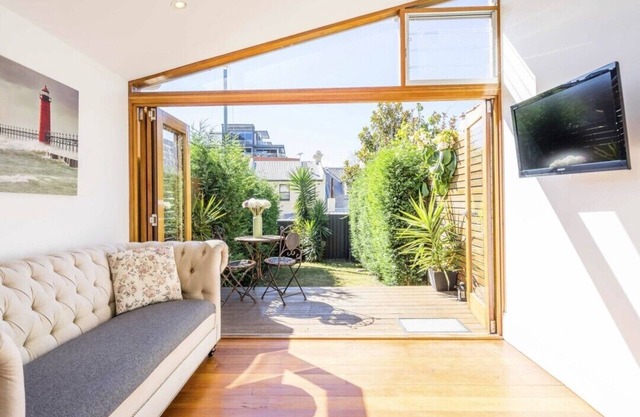 Luxury Colonial Terrace House in the Rocks