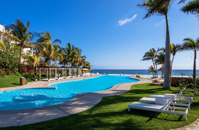 LUXURY CONDO IN LOS VENEROS