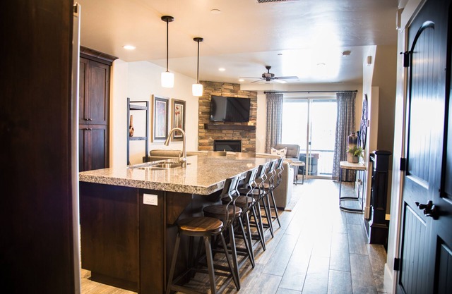 Luxury Condo Park City- Private Hot Tub, Near Ski Resorts, bike trails, & golf.
