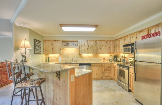 Luxury Condo steps away from Peak 9 chairlift/Main St. Best Breck has to offer!
