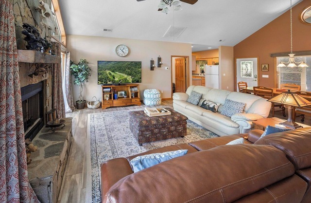 Luxury Condo w/Resort Golf Course View, Washer & Dryer, Amenities, Easy Access!